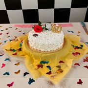 Pastelería La Golosa tarta de cumpleaños con rosa roja